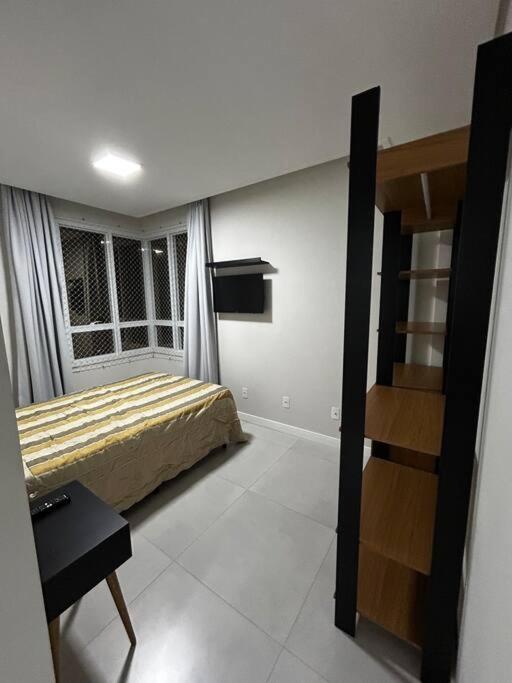 Apto Em Palmas, 02 Quartos, Sendo 01 Apartment