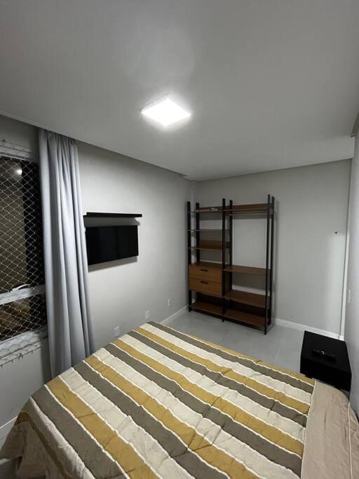 Apartment Apto Em Palmas, 02 Quartos, Sendo 01
