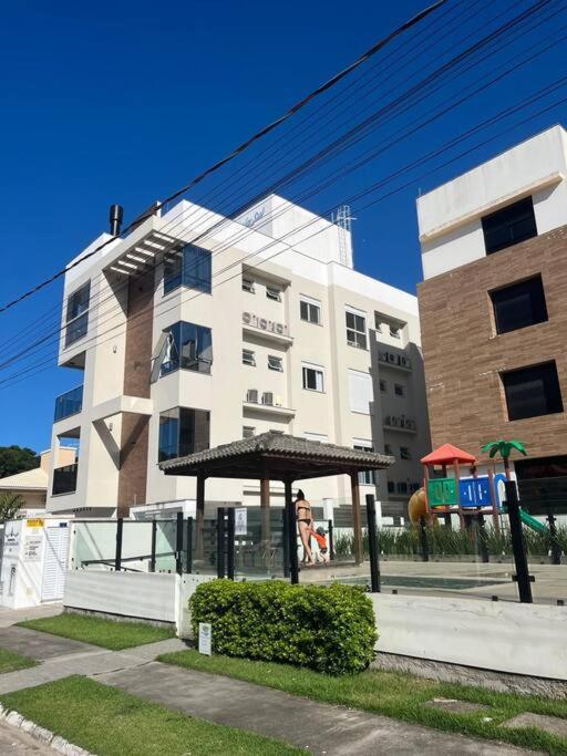 Apto Em Palmas, 02 Quartos, Sendo 01 Apartment *