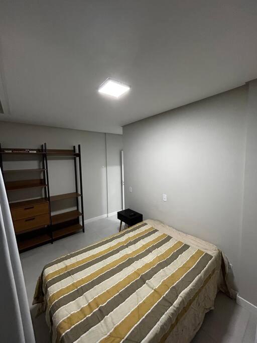 Apartment Apto Em Palmas, 02 Quartos, Sendo 01 *